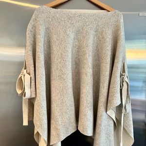 Club Monico gray poncho with ties